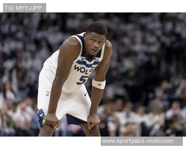 爱德华兹本赛季第12次单场砍下35分5助攻三分球数量领跑联盟其余球员最多仅8次